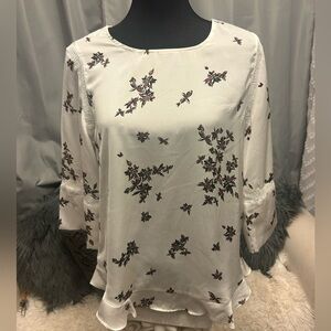 $10 or 2/$15 Apt. 9 Size M white Floral Blouse